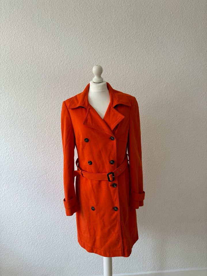 SOR Trenchcoat mit Knöpfen und Gürtel in orange in Hannover