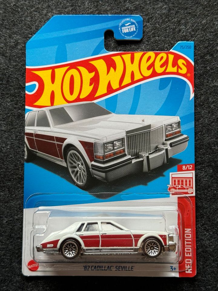 Hot Wheels - Red Edition US Target Exclusive Modelle in Meißen