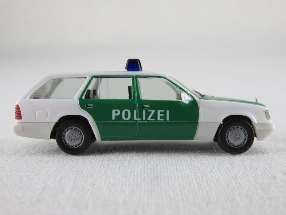 Herpa 042017 Mercedes-Benz E 320 T-Modell (1993) "POLIZEI" 1:87 in Bad Abbach