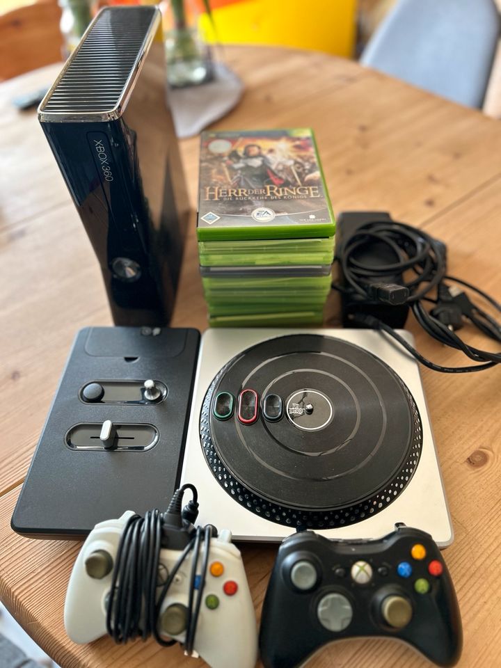 Xbox 360 mit Zubehör in Winkelhaid