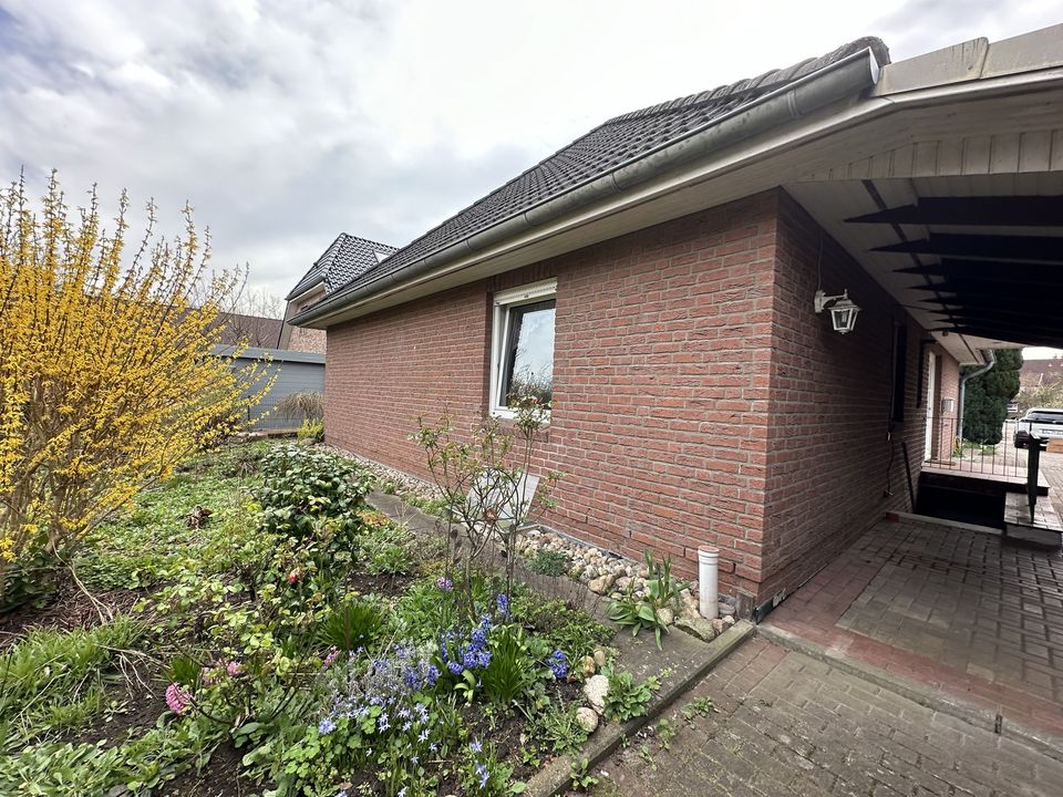 Einfamilienhaus- Bungalow mit Carport, Gartenhaus und Garten in Tornesch