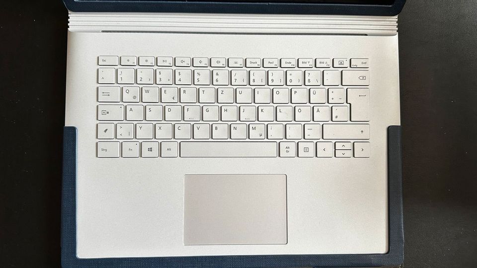 Microsoft Surface Book 2, 15 Zoll, i7, 512 GB + Zubehör in Monheim