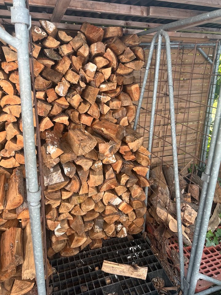 Brenn Holz in Hagenburg
