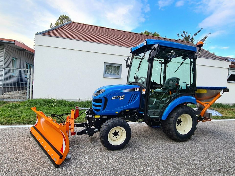 Winterdienst LS-Traktor XJ HST mit Schneeschild in Oschersleben (Bode)