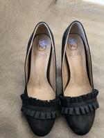 Schwarze Pumps mit kleinem Plateau Hessen - Fronhausen Vorschau