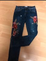 Cartoon Jeans mit Stickerei und Steinen Baden-Württemberg - Muggensturm Vorschau