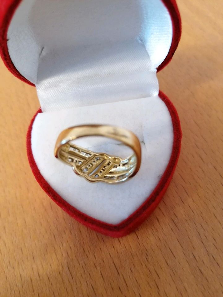 Ring 333 Gold mit Stein Zirkonia? in Unterschleißheim