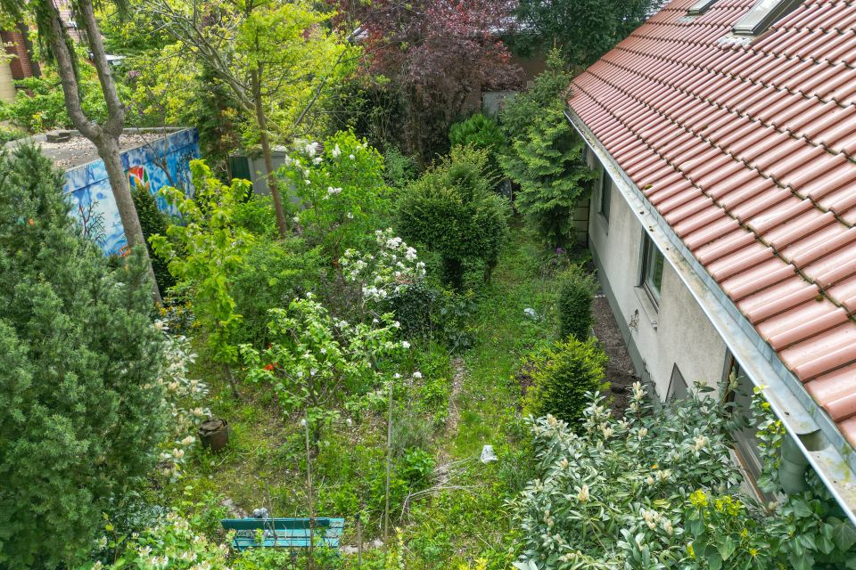 Sanierungsbedürftig: familienfreundliches Einfamilienhaus mit Garten und Garage in Berlin-Spandau in Berlin