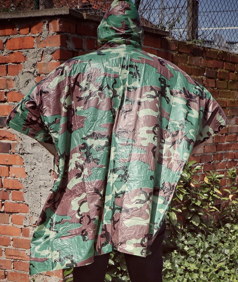 Poncho Regenjacke Camouflage Mehrzweck Schutzplane Zeltplane Camping Jagd Angeln in Erfurt