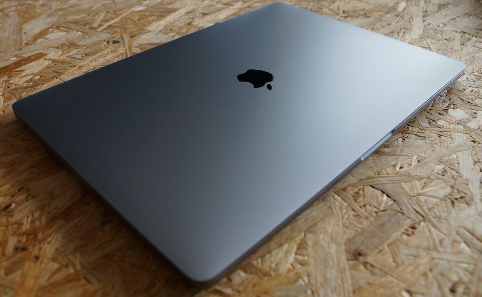MacBook Pro 16" 2019 Core i7 Touch Bar Space Grey in München