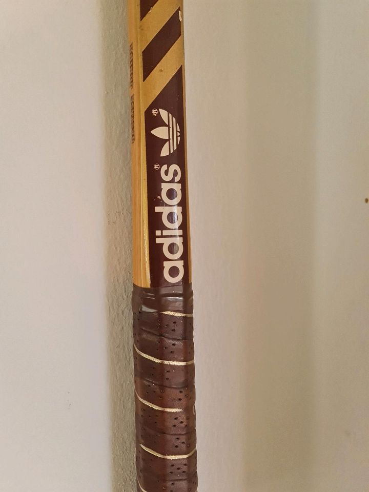 Vintage Tennisschläger aus Holz von Adidas Nastase Junior in Langwedel