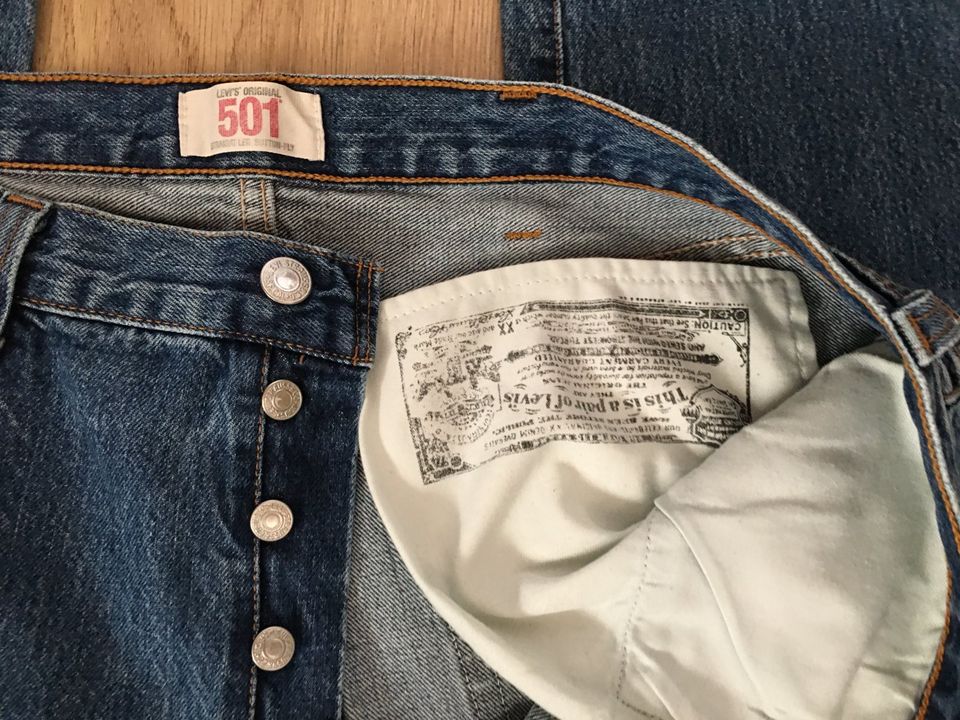 Levi's 501 Herrenjeans Knopfleiste in Halberstadt