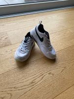 Hallensportschuh von Nike Modell AirMax Motif Gr. 33,5 Nordrhein-Westfalen - Radevormwald Vorschau