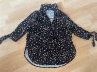 Bluse mit Blümchen in schwarz von HAILYS Gr. M Berlin - Steglitz Vorschau