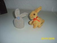 Süsser Lindt Gold Osterhase Plüsch und Eierwärmer handgestrickt Niedersachsen - Hohnstorf (Elbe) Vorschau