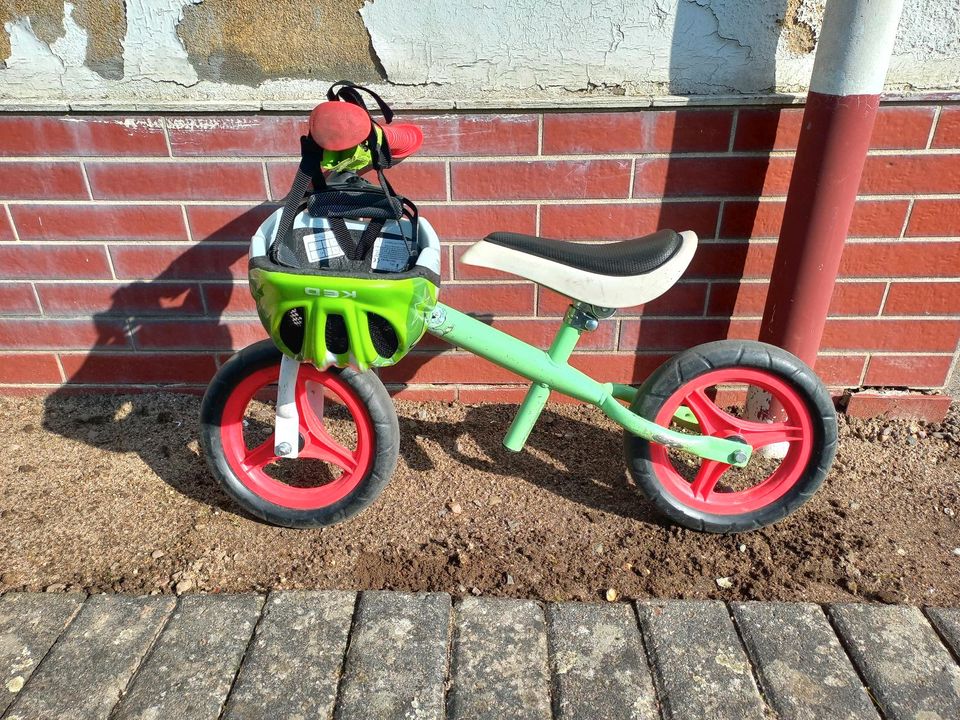 Laufrad von Kettler 10 Zoll mit Fahrradhelm in Braunschweig