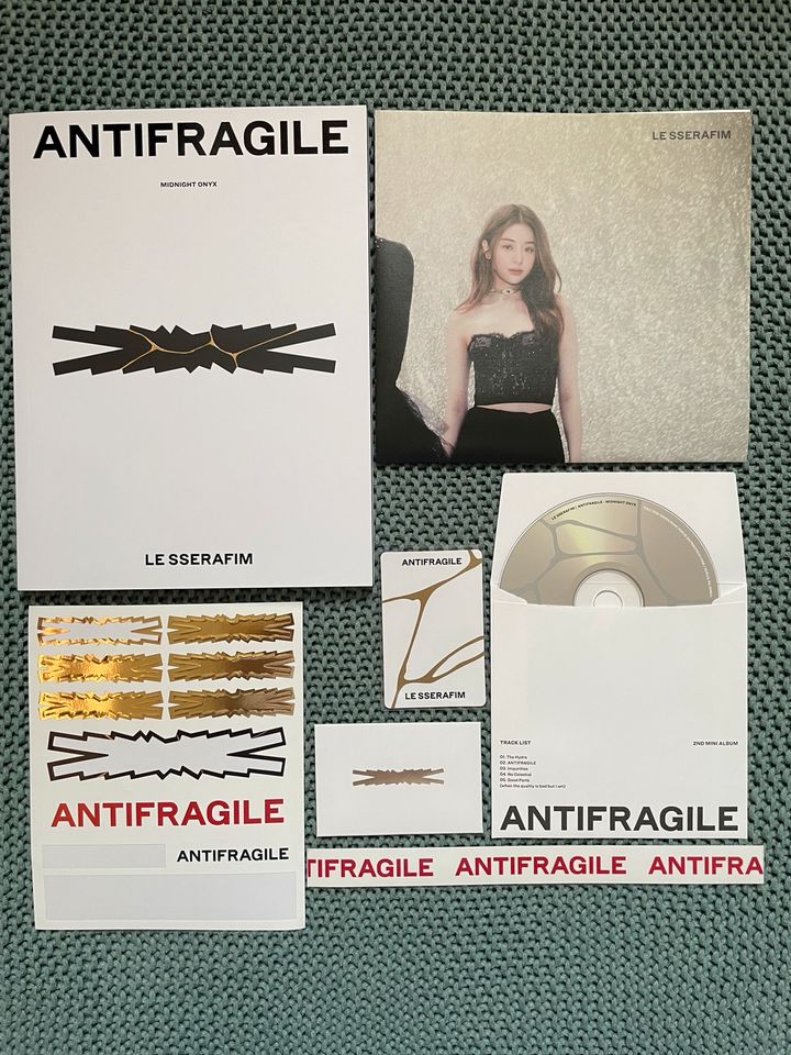 Le sserafim Antifragile Album in Neubrandenburg