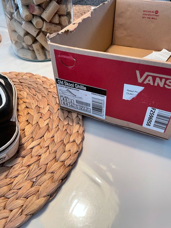 Vans aus Leder in Hillerse