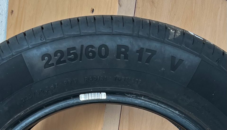 225/60 R17 V Sommerreifen in Nieheim