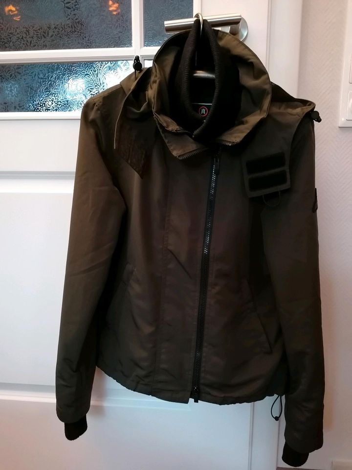 Superdry Markenjacke Jacke Gr. 38 olivgrün Damen in Norden