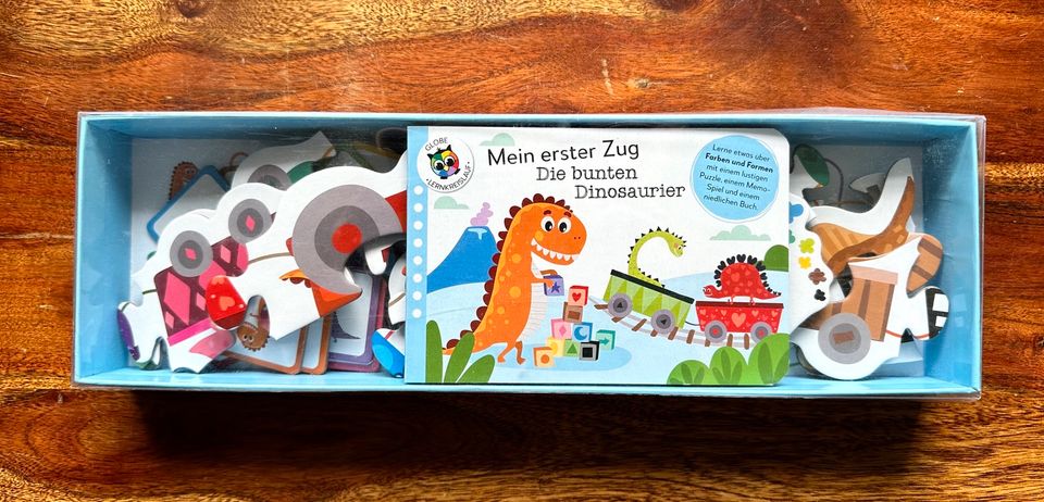 Spiel + Buch ‚Die bunten Dinosaurier‘ in Freiburg im Breisgau