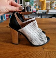 Schwarz weiße Heels Schuhe Größe 40 Neu Leder pumps high heels Bayern - Rosenheim Vorschau