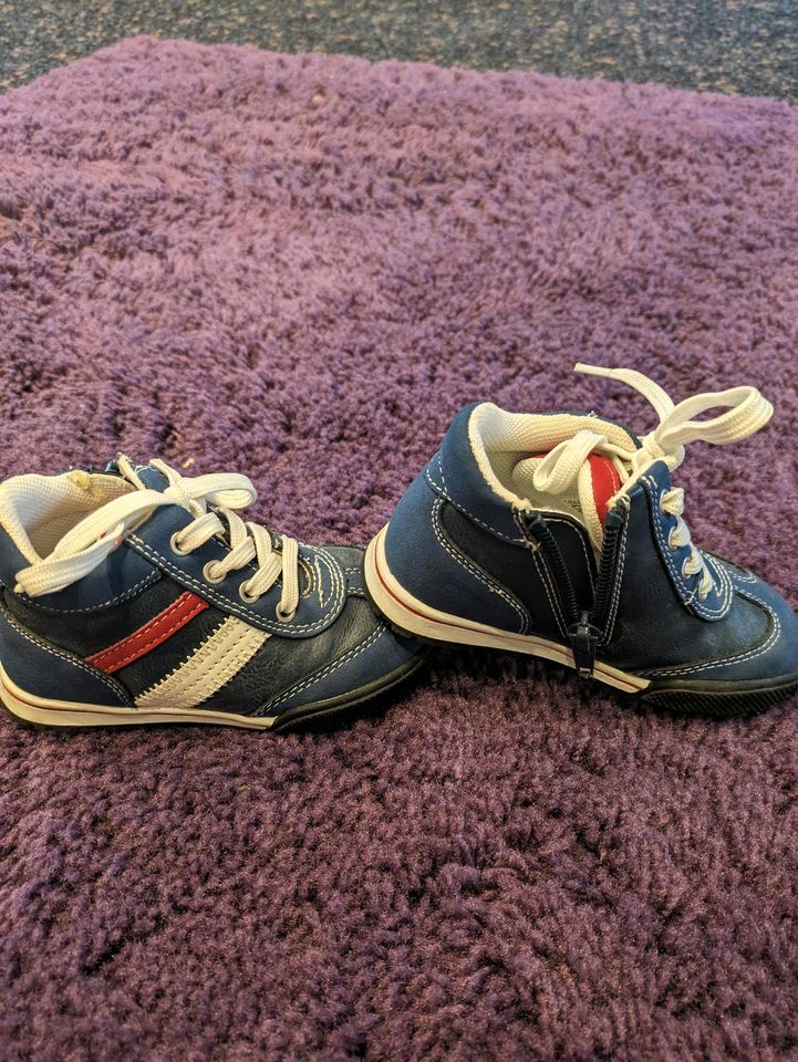 Jungen Schuhe Größe 22 in Perleberg