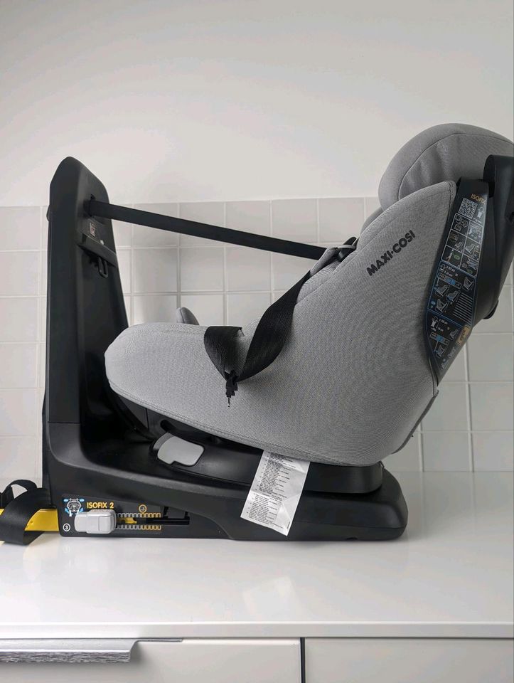 Maxi-Cosi Axissfix 360° mit Isofix-Station Liegeposition Autositz in Fulda