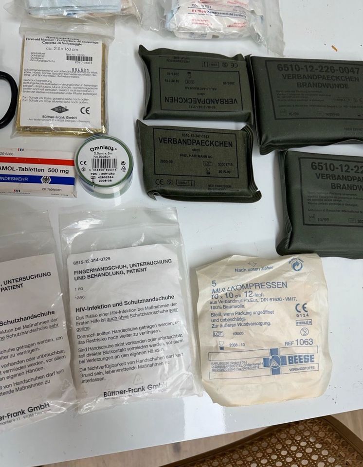 Sanitäter Tasche Bundeswehr gefüllt siehe Bilder KSK Unimog in Leverkusen