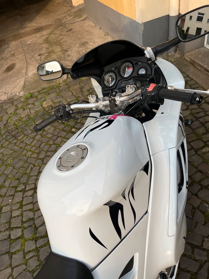 Honda CBR 600 F, Tüv neu , Reifen neu , Öl & Filter neu in Gelsenkirchen