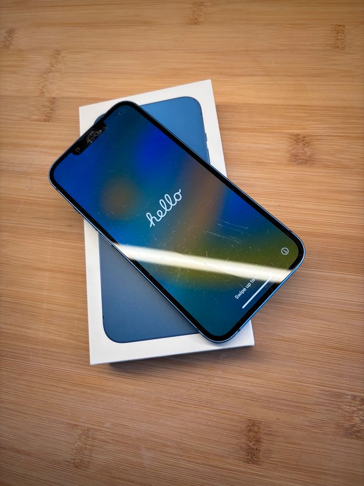 I Phone 13 blau mit Displayschaden in München