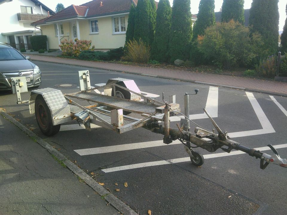 Tieflader Bagger Anhänger in Unterweid