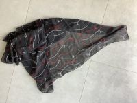 Transparenter Strandtuch oder Schal schwarz mit rot-weißem Muster Nordrhein-Westfalen - Waltrop Vorschau