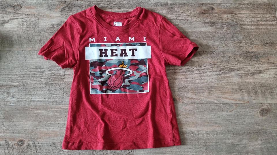 NBA Miami Heat T-Shirt ca Gr. 110 116 XS 4 5 Jahre Rot Basketball in Rheinbach