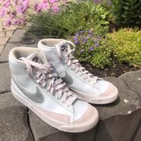 gebrauchte Nike Turnschuhe Größe 39 Unstrut-Hainich - Heroldishausen Vorschau