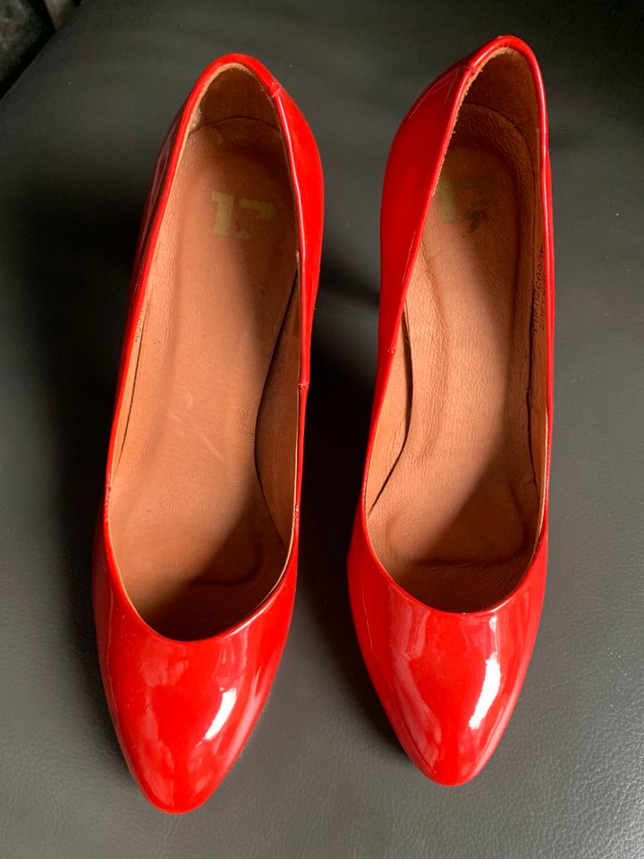 Lackleder Stiletto Pumps ** knallrot ** Gr.39 **Görtz 17 in Bammental