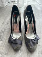 Pumps, Wildleder, Grau, Lila Schleife, Gr. 40, super Zustand Düsseldorf - Lichtenbroich Vorschau