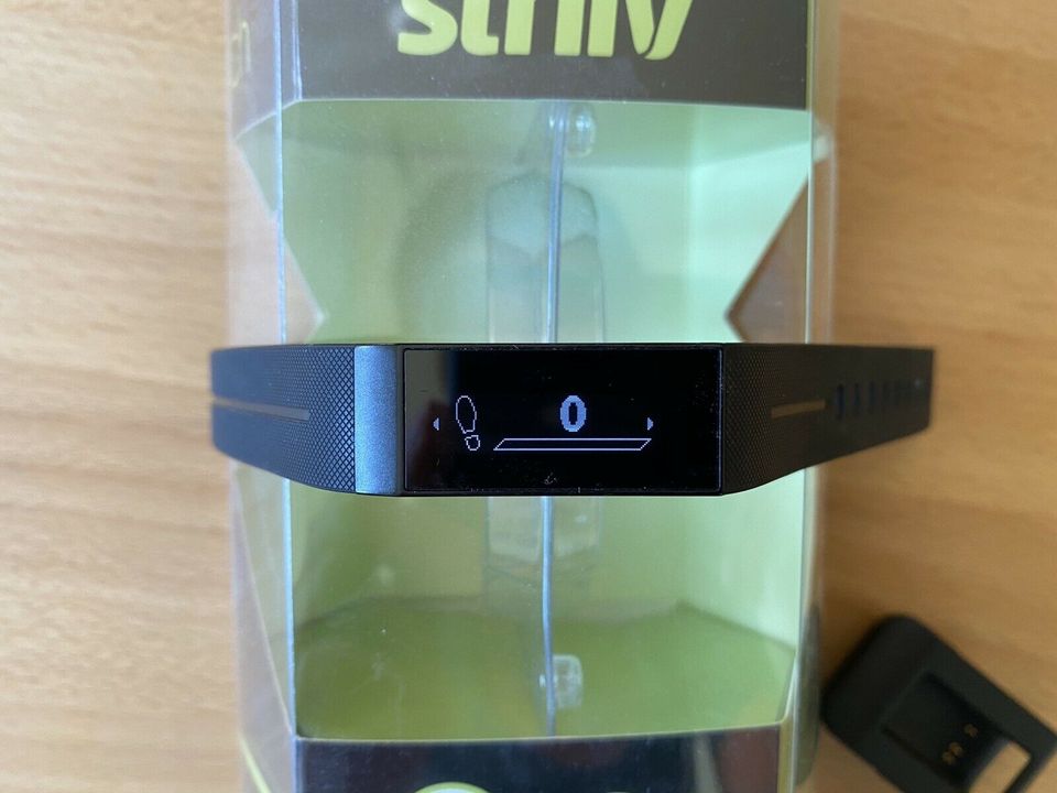 Activity Smartwach Fitnesstracker funktionsfähig  striiv Touch in Jettingen