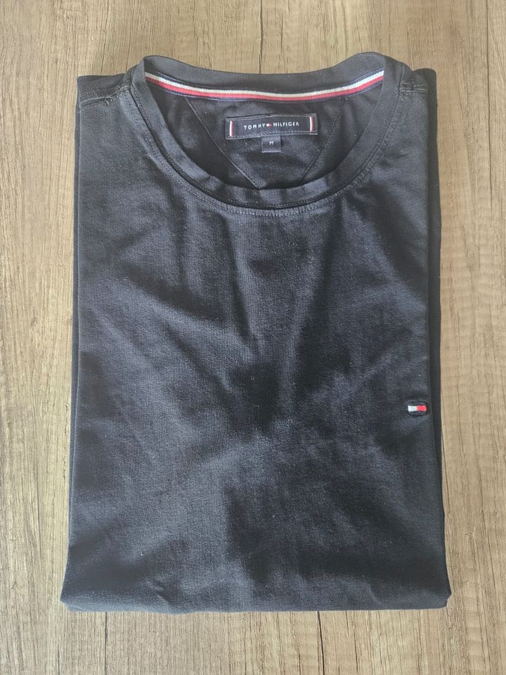 Tommy Hilfiger T-Shirt Herren Schwarz M in Arnsberg