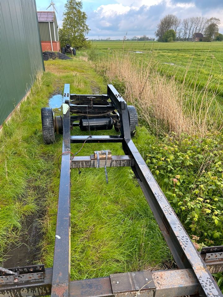 Boot / Yacht Trailer Motorboot Segelboot  auflieger in Greetsiel