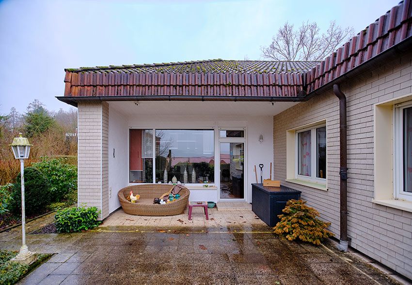 Gepflegtes Einfamilienhaus Walmdach-Bungalow am Stadtrand in Bad Driburg