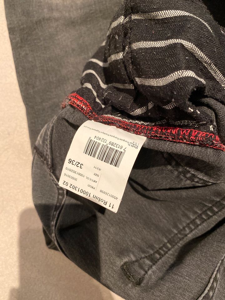 Strellson Jeans 32/36 grau top gepflegt in Obernkirchen