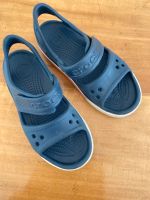 Sehr guter Zustand: Crocs Sandalen dunkelblau C12 / 29-30 Kr. München - Riemerling Vorschau