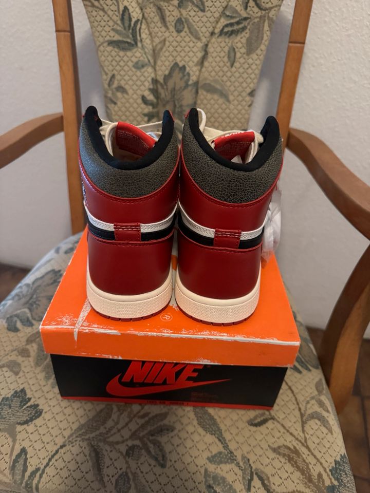 Air Jordan 1 Retro High OG Chicago Lost and Found in Überlingen