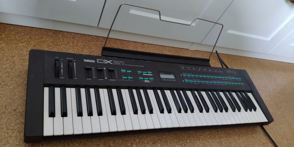 Yamaha DX 21 - Vintage Synthesizer in Hanau