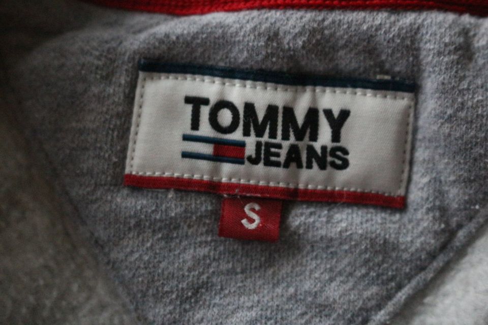 Tommy Jeans ★ Sweater Sweatshirt S 36 grau rosa Hilfiger Pullover in Rellingen