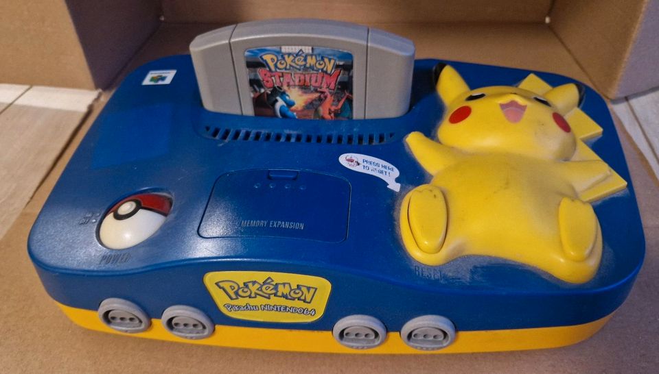 Nintendo 64 blau, Pokémon Edition, Pikachu, Konsole, Spiele in Edemissen