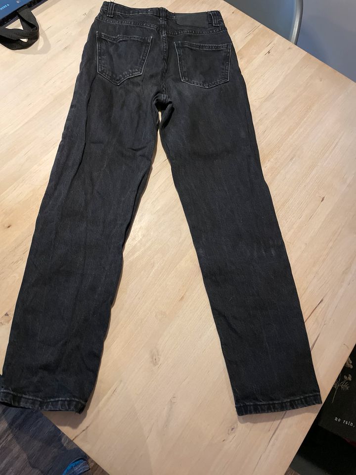 Zara Jeans schwarz gr. 32 in Zeven