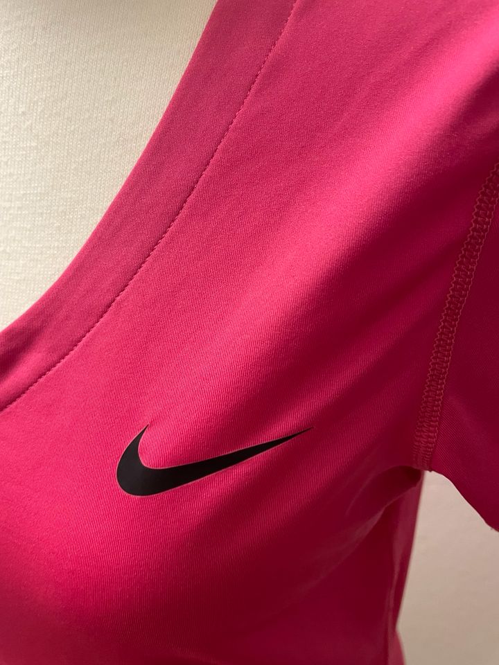 NIKE Pro Shirt Gr. L pink neuwertig in Wiesbaden