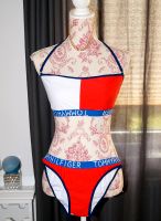 Tommy Hilfiger Swimwear Gr.38/40 Bikini Oberteil+Hose NEU Red Niedersachsen - Schortens Vorschau